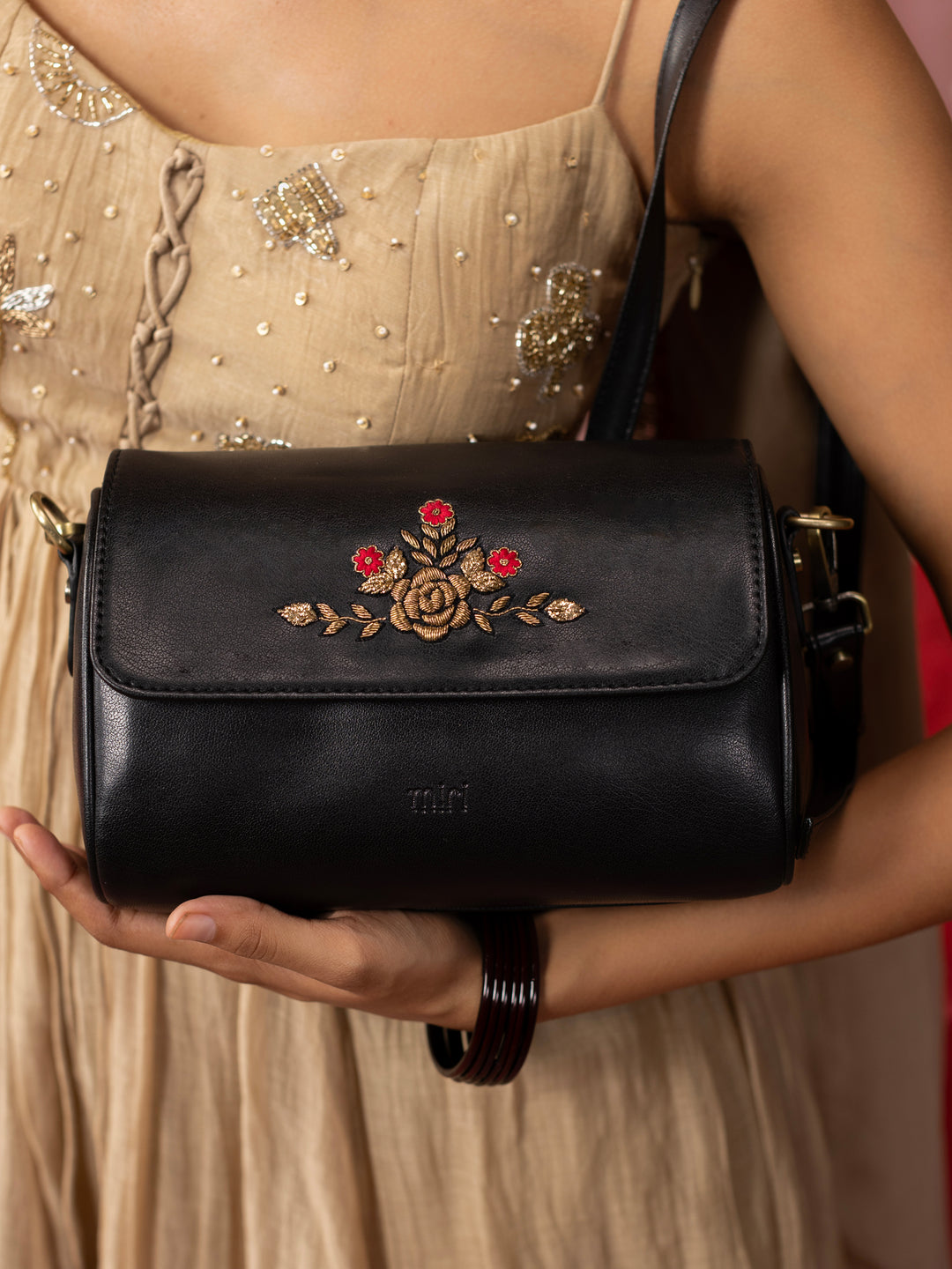 Zari Roses Retro Style Flap Sling - Black