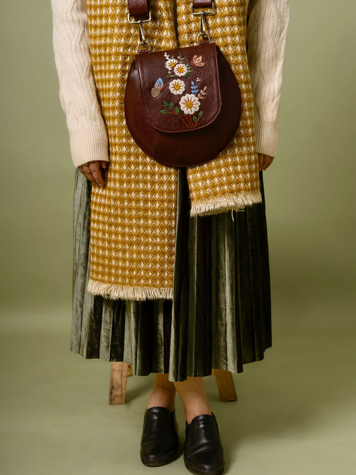 White Daisy Bianca Sling Bag