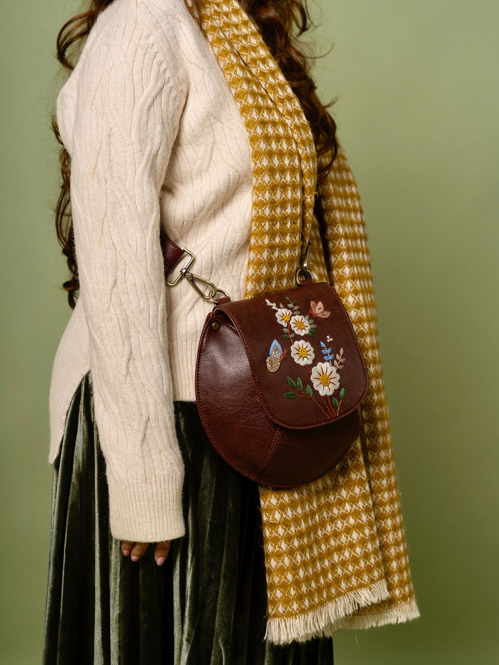 White Daisy Bianca Sling Bag