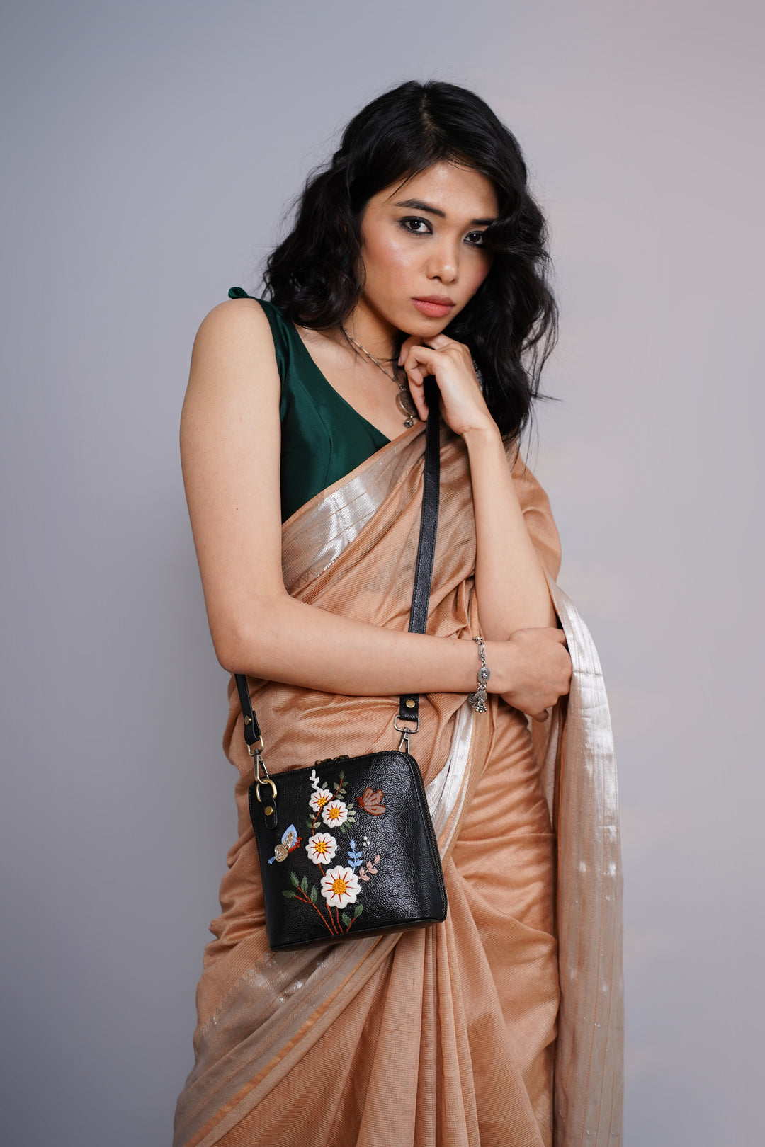 White Daisy Venice Sling Bag