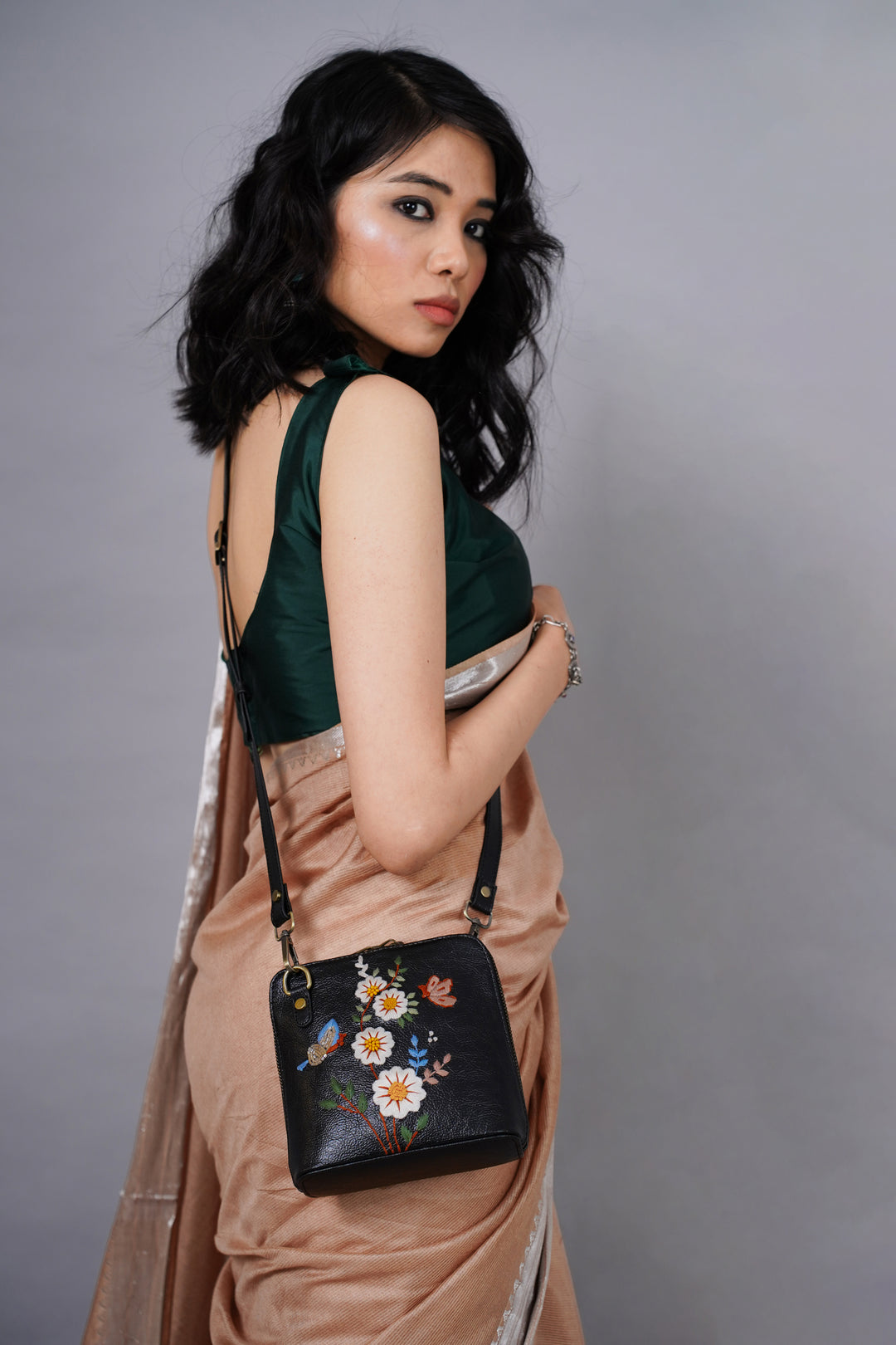 White Daisy Venice Sling Bag