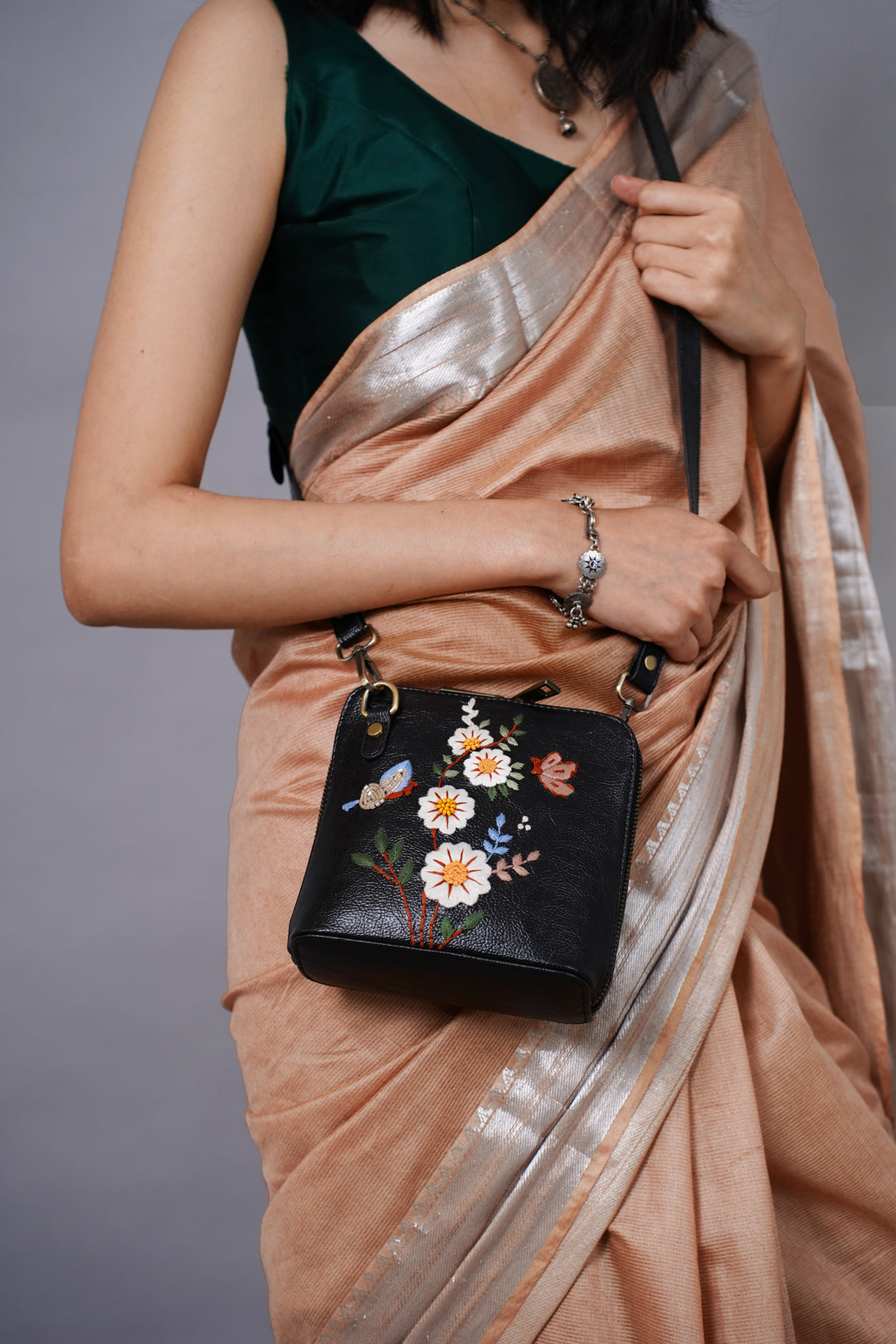 White Daisy Venice Sling Bag