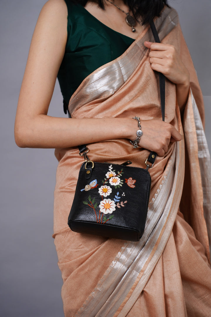 White Daisy Venice Sling Bag