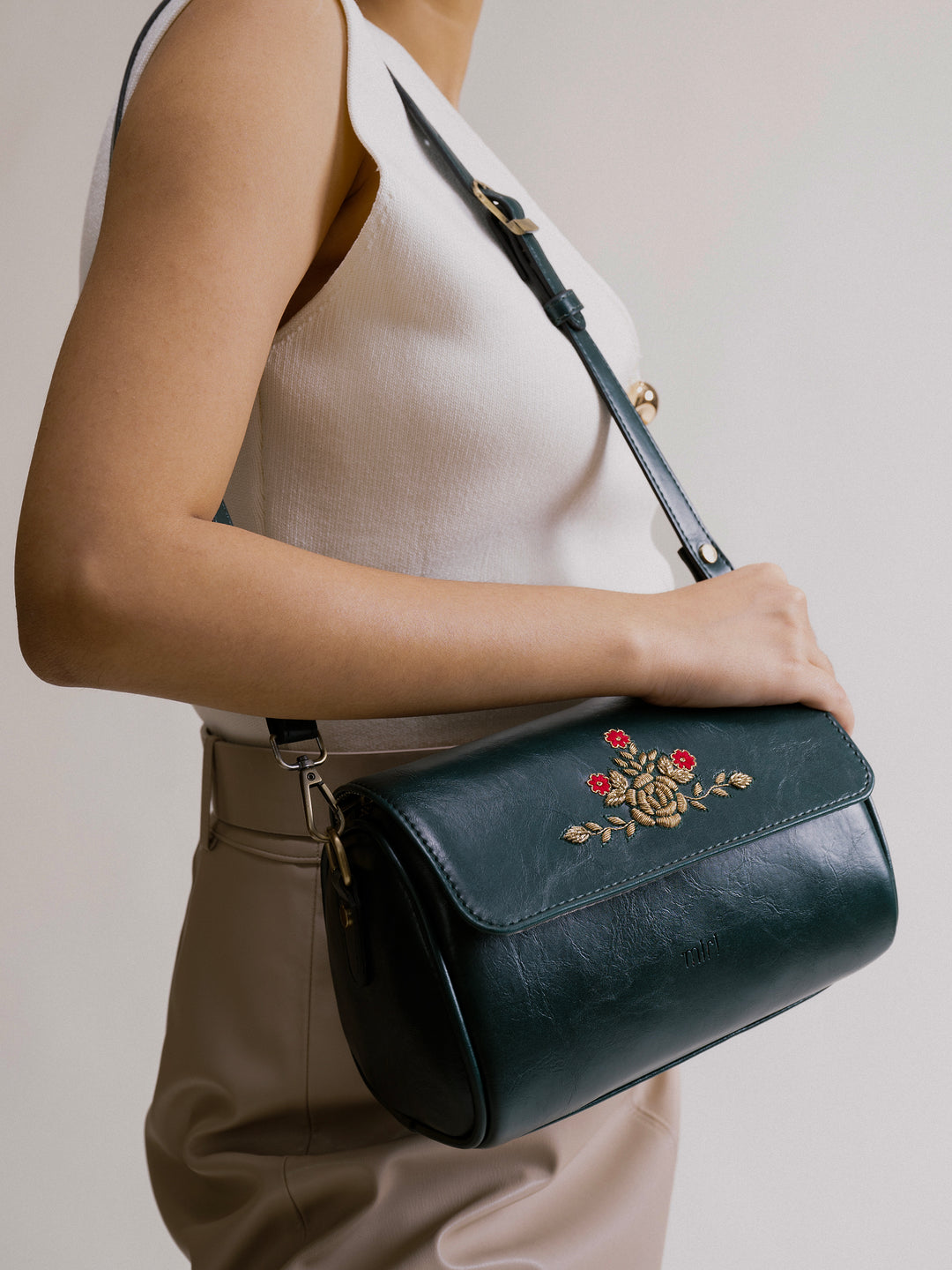 Zari Roses Retro Style Flap Sling - Green