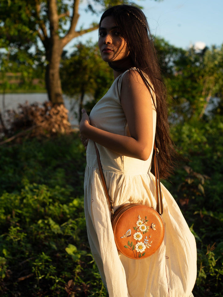 White Daisy Sling Bag - Miri