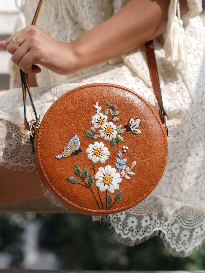 White Daisy Sling Bag - Miri