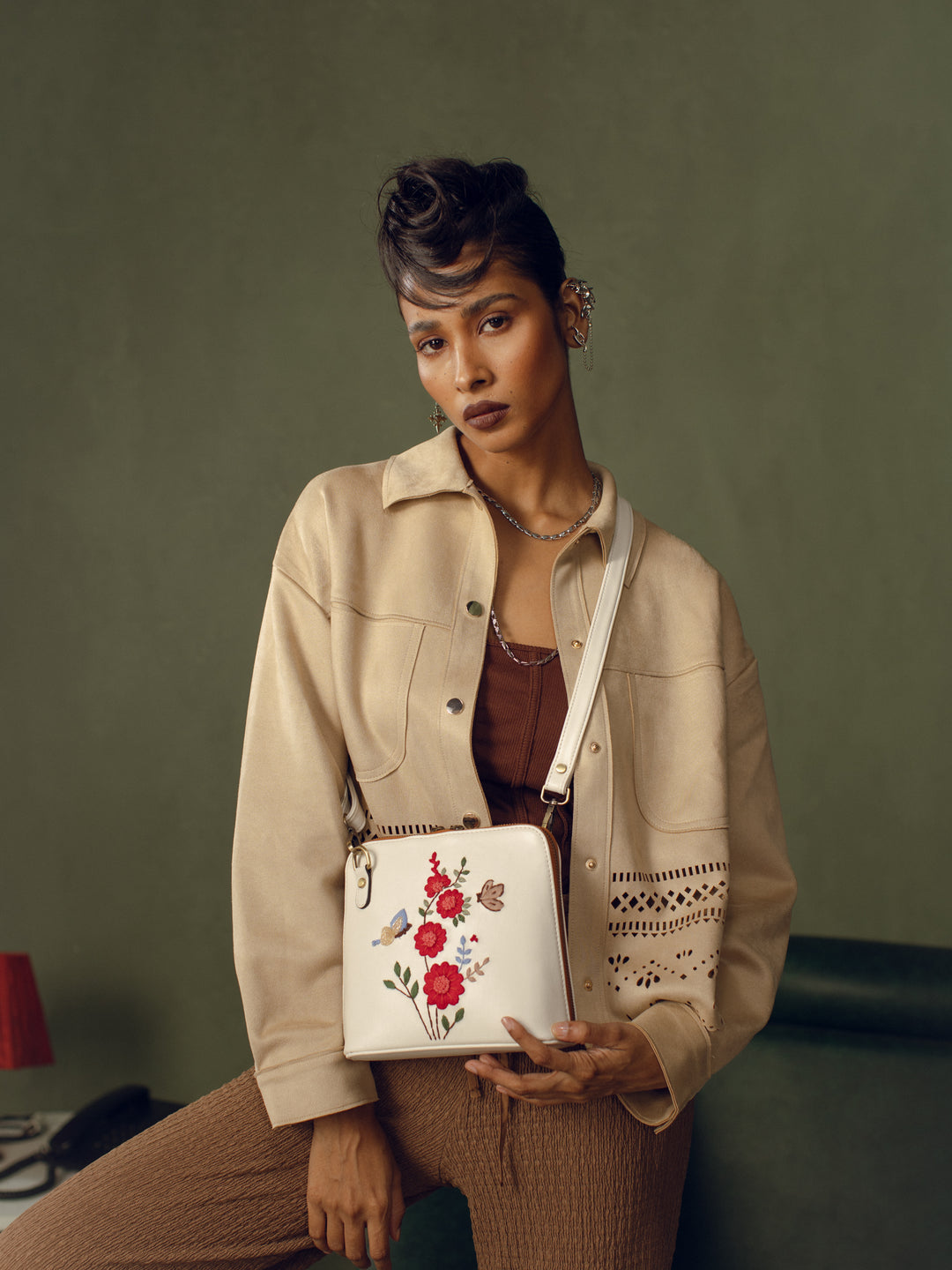 Red Daisy Hand Embroidered Colaba Sling - Ivory