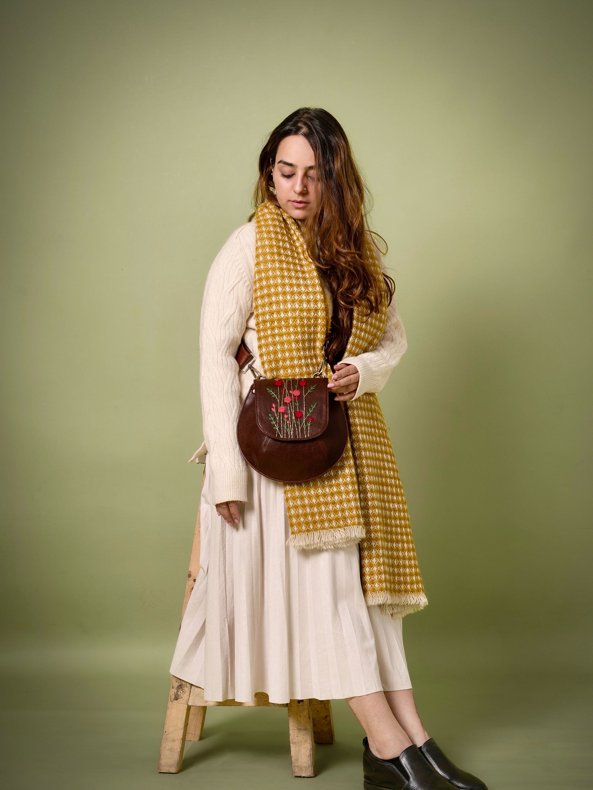 miriスリング　ベージュ Red Rosebud Bianca Sling Bag – Miri