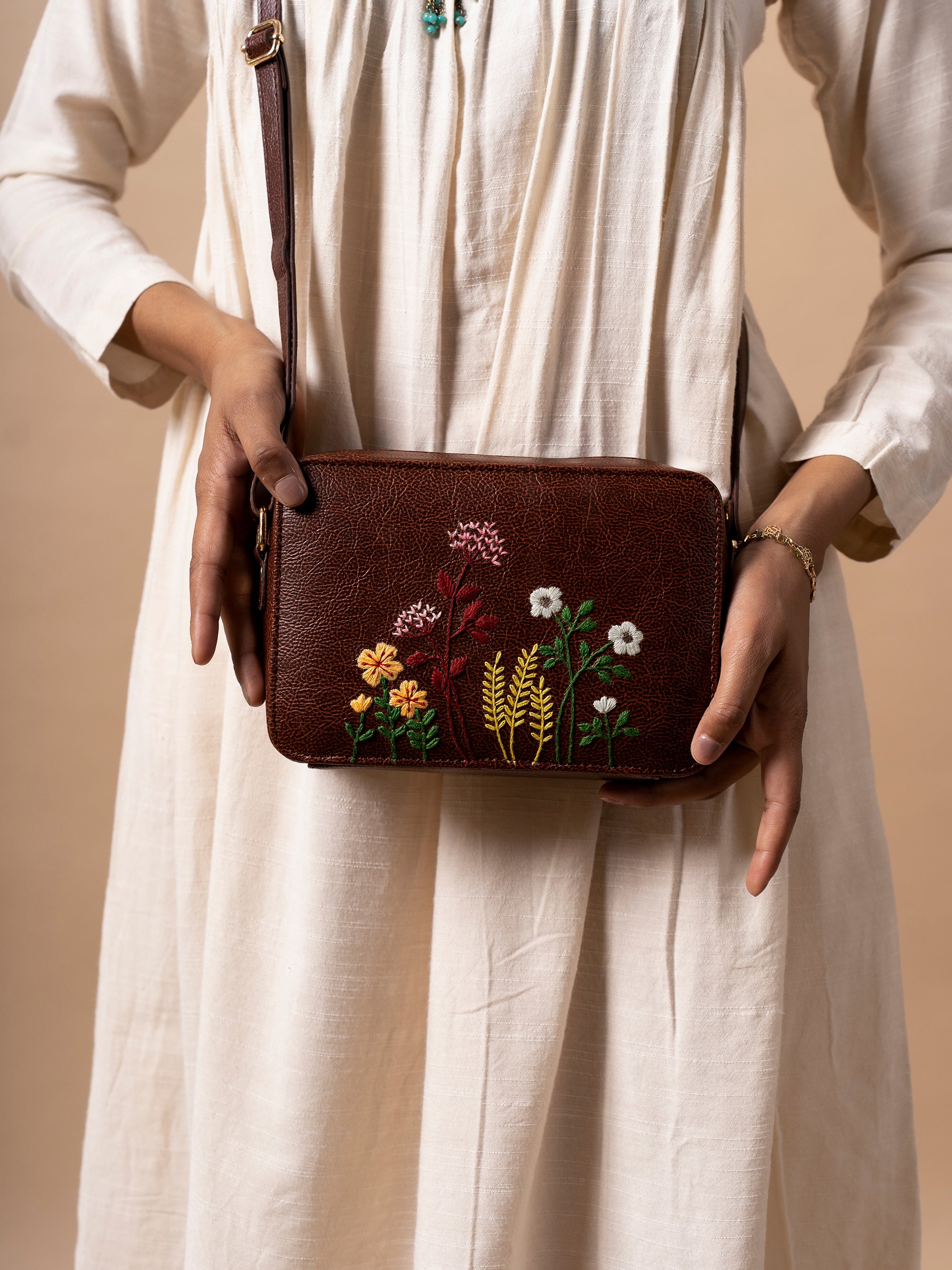 Blooming Meadows Sling – Miri