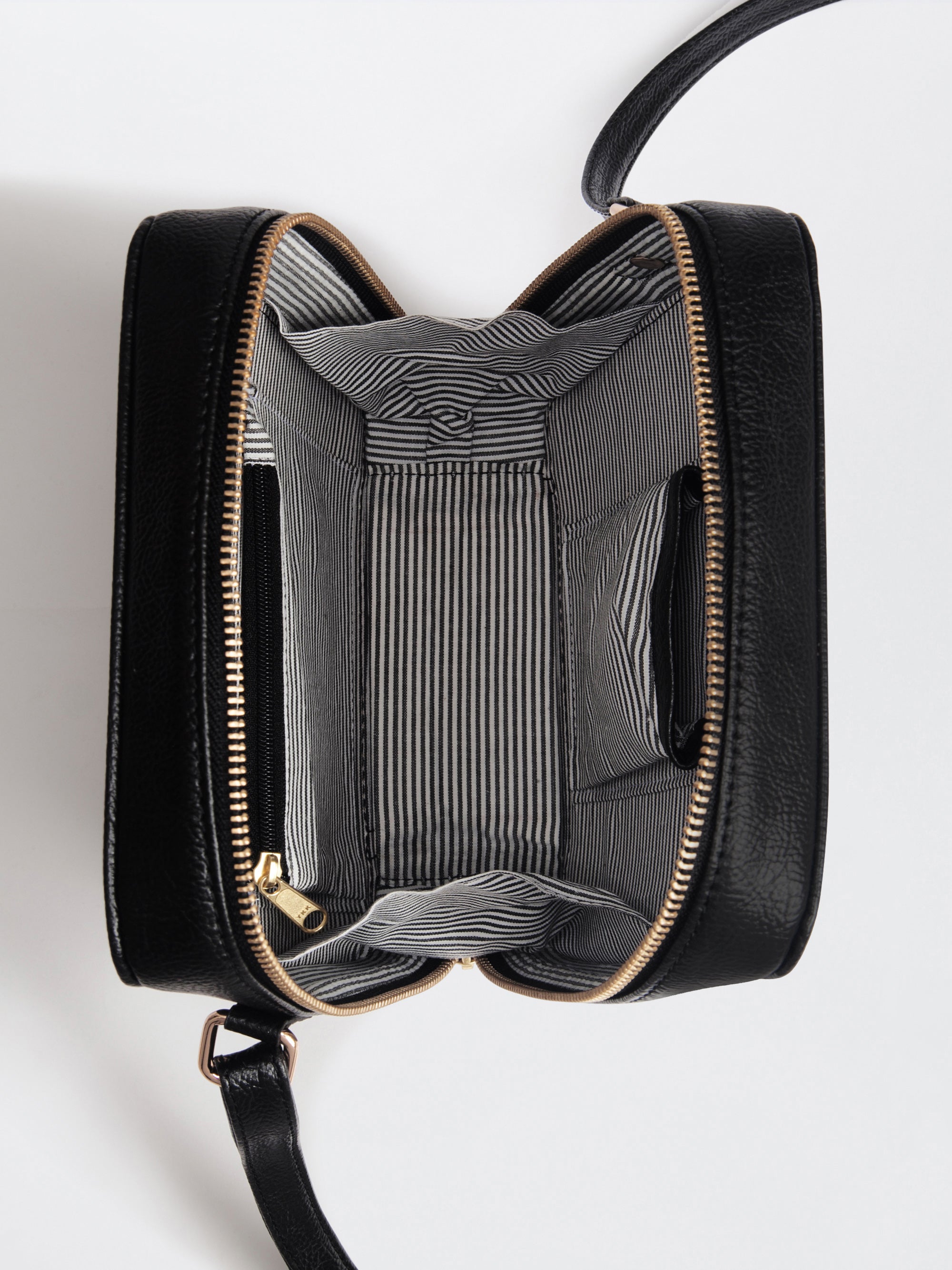 MIRI SLING 限定 black Cross Stitch Sling – Miri