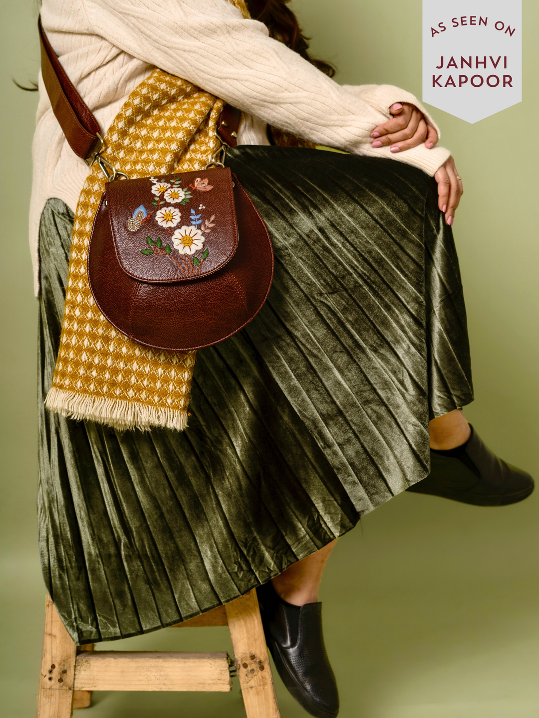 White Daisy Bianca Sling Bag