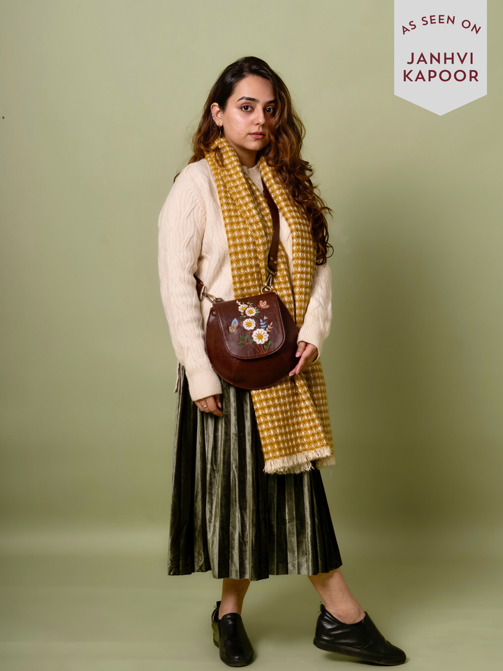 White Daisy Bianca Sling Bag